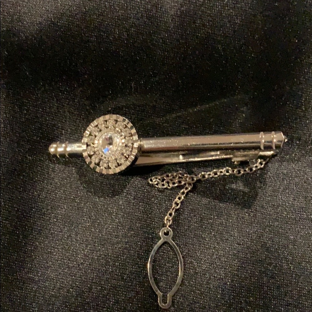Men tie clips